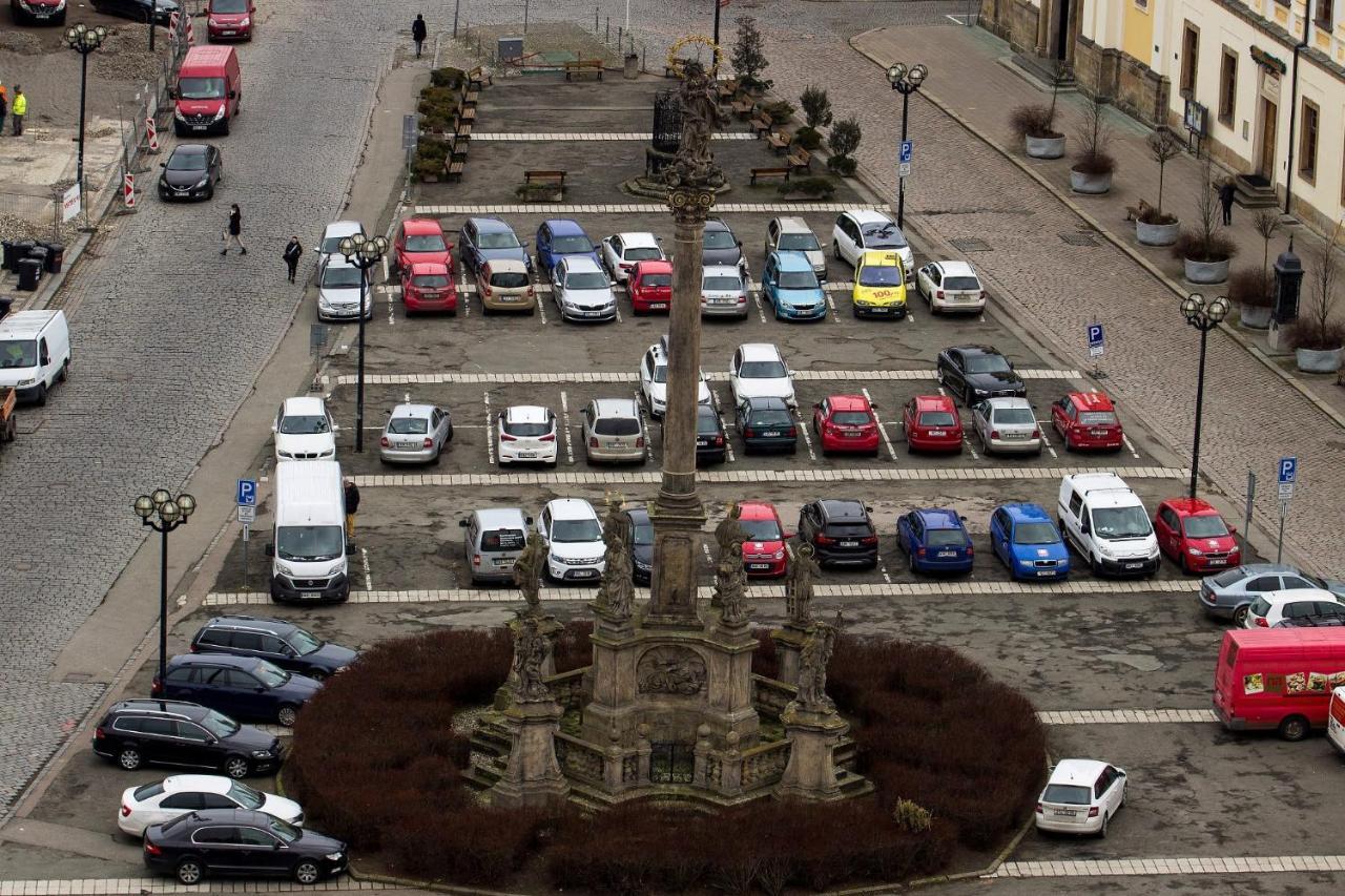 Apartman V Centru Na Velkem Namesti Hradec Králové Extérieur photo