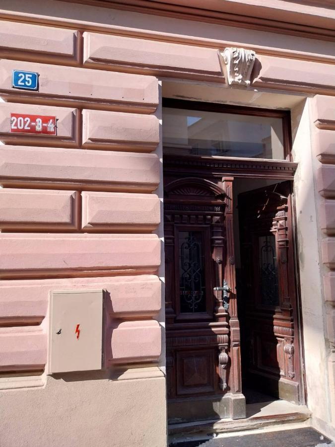 Apartman V Centru Na Velkem Namesti Hradec Králové Extérieur photo