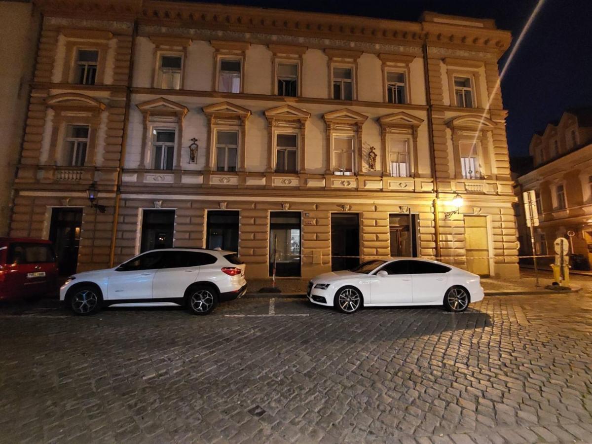 Apartman V Centru Na Velkem Namesti Hradec Králové Extérieur photo