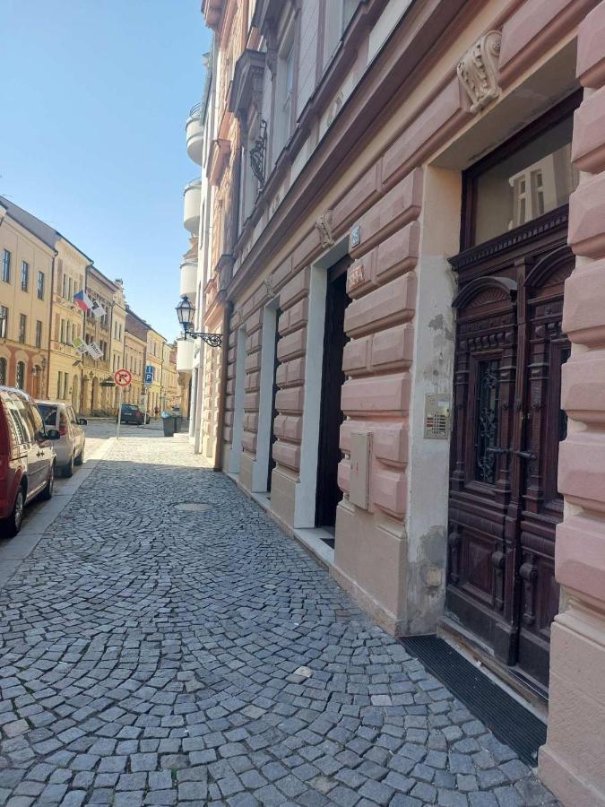 Apartman V Centru Na Velkem Namesti Hradec Králové Extérieur photo